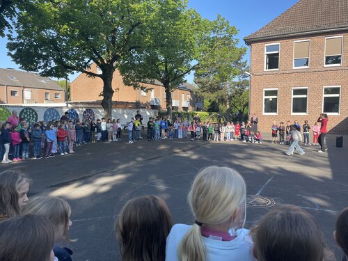 Herzlicher Empfang für unsere neue Schulleiterin (Photo 4)