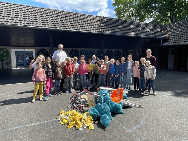 Gemeinsam für ein sauberes Uedesheim - St. Martinus-Schule beim R(h)einemachtag aktiv