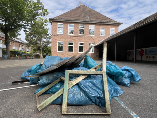Saubere Spielplätze rund um unsere Schule - R(h)einemachtag (Photo 1)