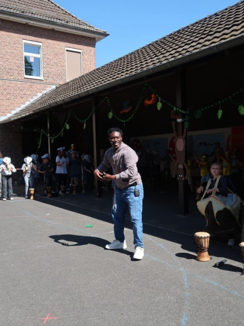 Trommel Theater 2025 - Der Schulhof wird zur Bühne (Photo 2)