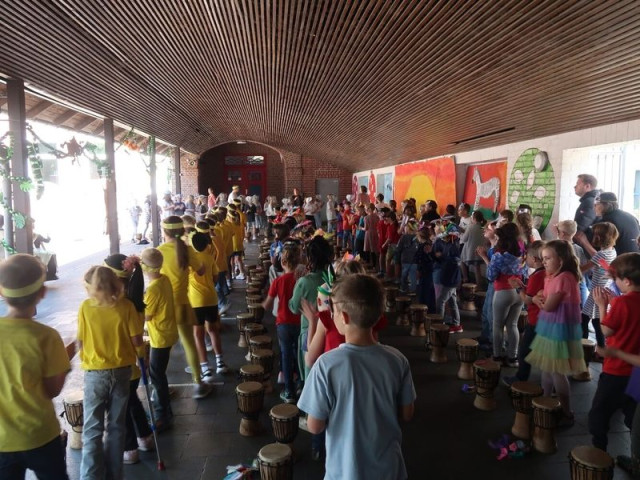 Trommel Theater 2025 - Der Schulhof wird zur Bühne (Photo 3)