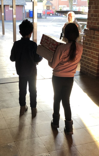 Weihnachtspäckchen - Wir helfen Kindern in Rumänien (Photo 2)